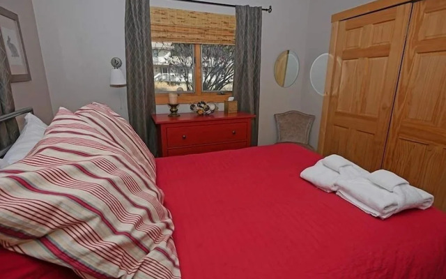 750 Stanford Avenue 3 Bedroom Cabin by RedAwning