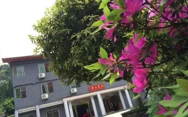 Fragrant Hill Farmstead on all sides