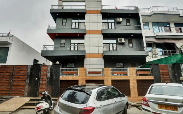 OYO Townhouse 764 Hotel Happy Keys Townhouse