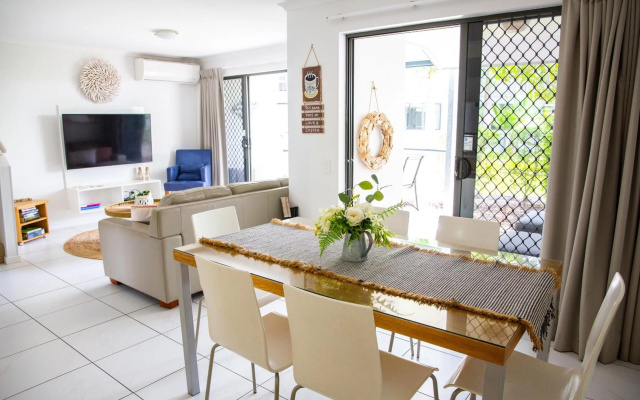 Tropical Getaway in 2 Bedroom Unit in 4 star Resort – Guest Rooms – Noosaville