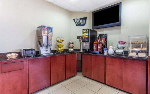 Travelodge by Wyndham Suites Virginia Beach Oceanfront