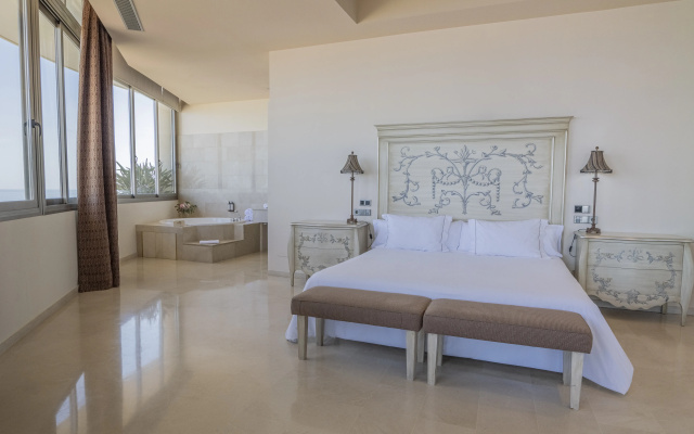 Senator Águilas Hotel