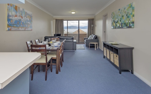 Central Park 7 - the convenience of location & the warmth of comfortab – Guest Rooms – Jindabyne