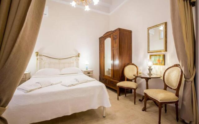 Neoclassical apartment with 2 bedrooms in Piraeus