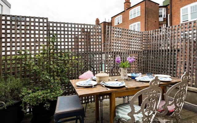 Bright Parsons Green Maisonette