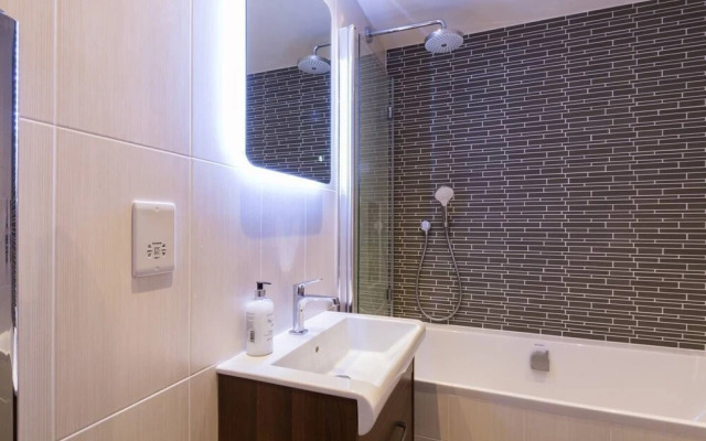 Beautiful Brook Green 2 bed Flat, Close to Tube