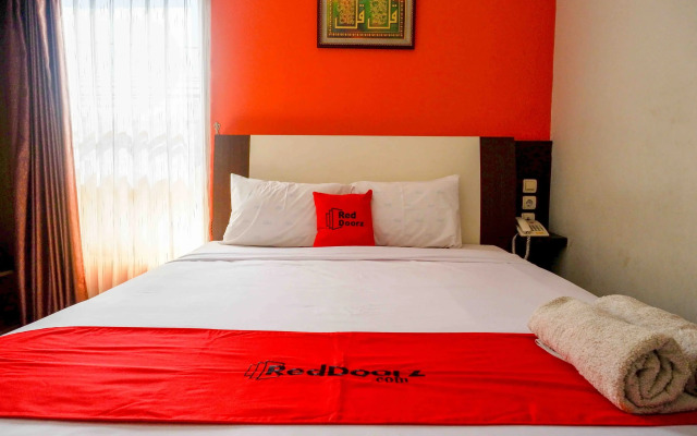 RedDoorz Syariah near Museum Wayang Kekayon