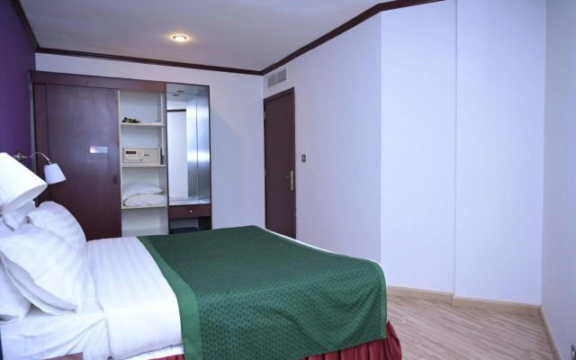 Manhattan Avenue Hotel