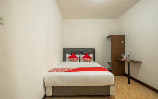 OYO 1460 Anyelir Residence