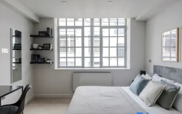 The Eyre Suite Three - Farringdon - by Frankie