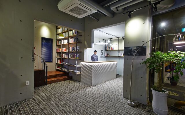 Hotel The May