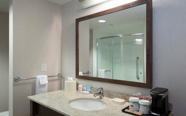 Hampton Inn & Suites by Hilton, Airdrie, AB, Canada