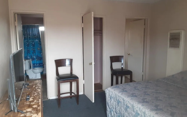 Colonial Hotel