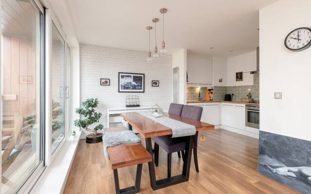 Ultra Stylish 2 Bed/2 Bath with Balcony & Parking