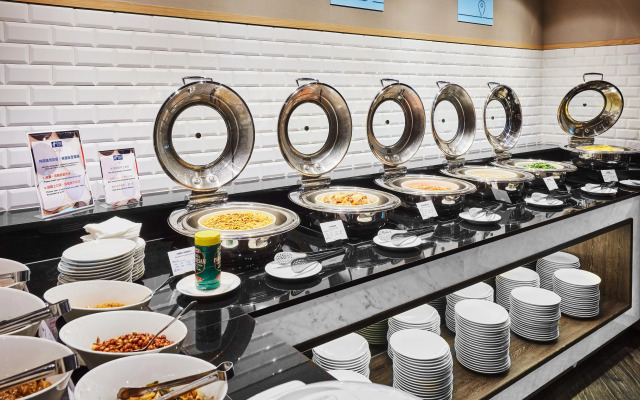 Holiday Inn Express Kaohsiung Love River by IHG