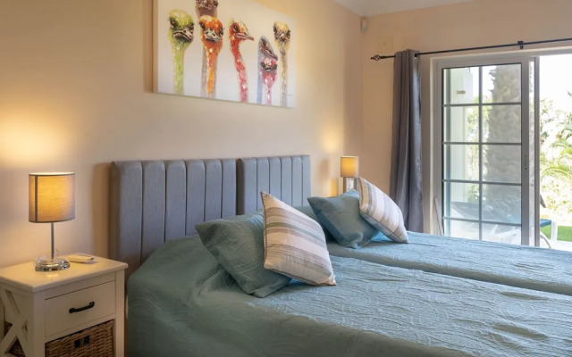 49 Presa da Moura Superbly 2 Bed Townhouse Clos