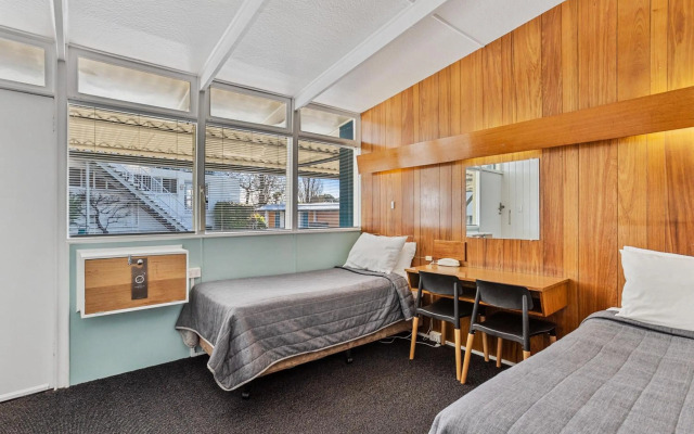 Riverfront Motel & Restaurant