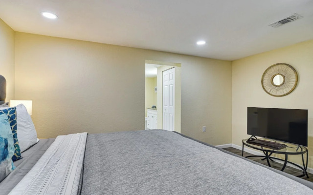 Tropical Tampa Home: Pets Welcome!