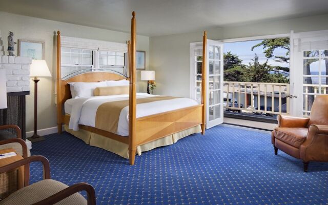 Colonial Terrace Inn by the Sea