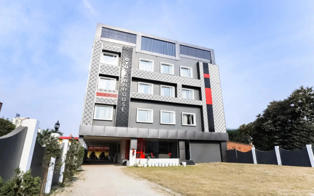 OYO Townhouse 311 Ekana Stadium