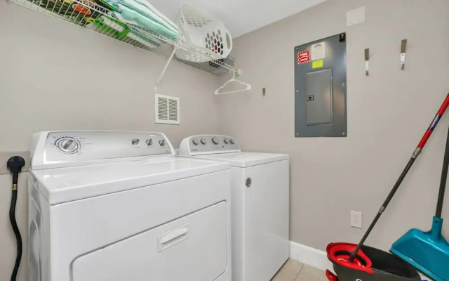 Family Oasis, Cozy Retreat With Bunk Room