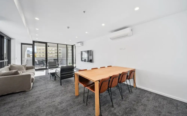 Stylish 2-bed Apartment in Canberra CBD