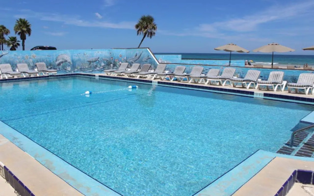 Shoreline Suites & Cabana Cottages