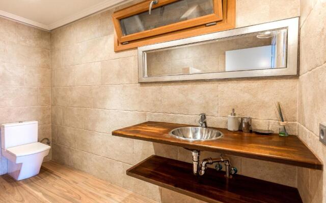 Puerto Banus first line with sea and Marina views