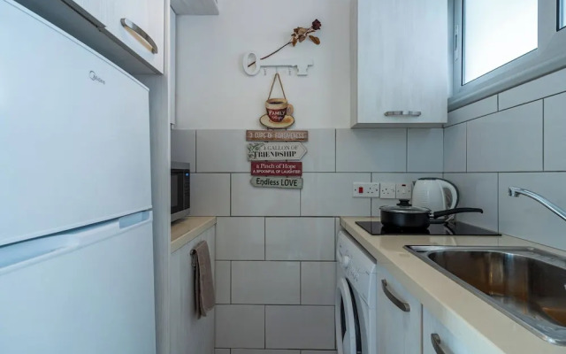 Berries 1-BR Apt in Larnaca