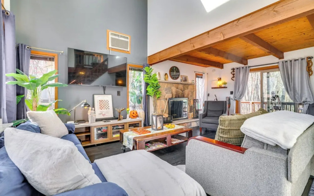 Grill & Games: Family Home in East Stroudsburg!