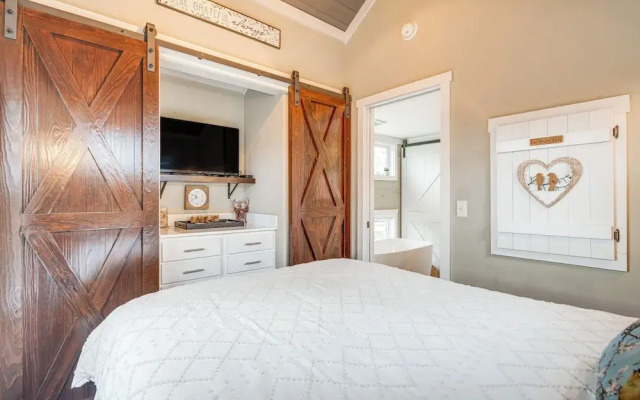 Tiny Home in Flat Rock: Easy Access to I-26!