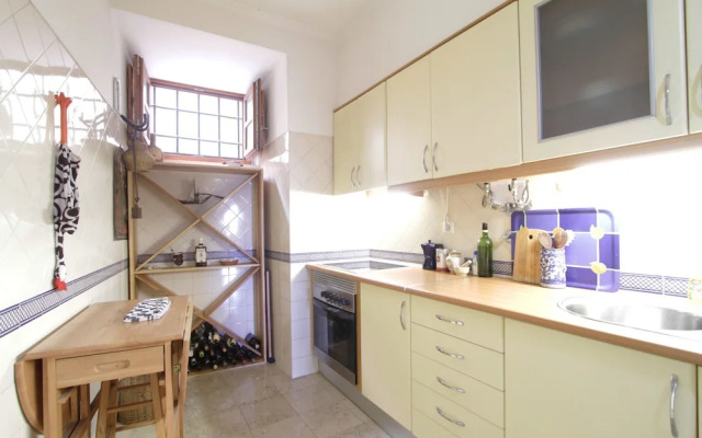 River View Very Central & Spacious 1 Bedroom