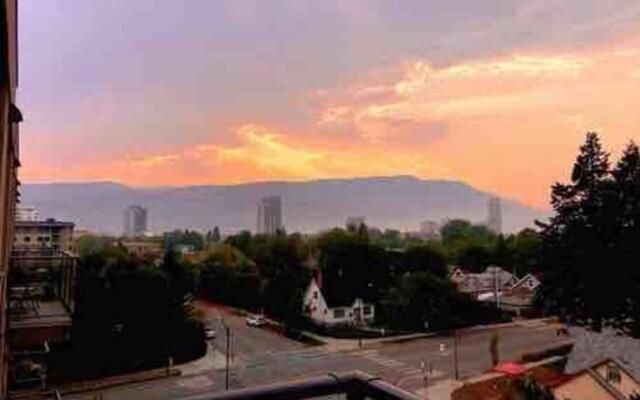 Modern and cozy Courtyard View