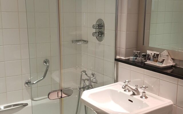 Mercure White Hart Hotel Salisbury and Apartments