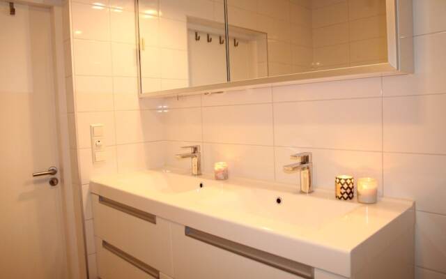 Splendid Holiday Home With Jetty, Waterfront Terrace, Garden