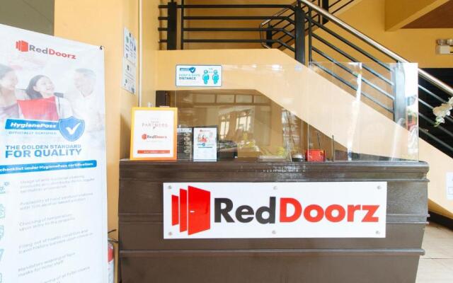 RedDoorz @ Arzo Hotel Grand Lodge