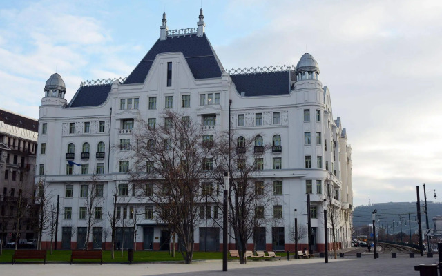 Central Holiday Apartments