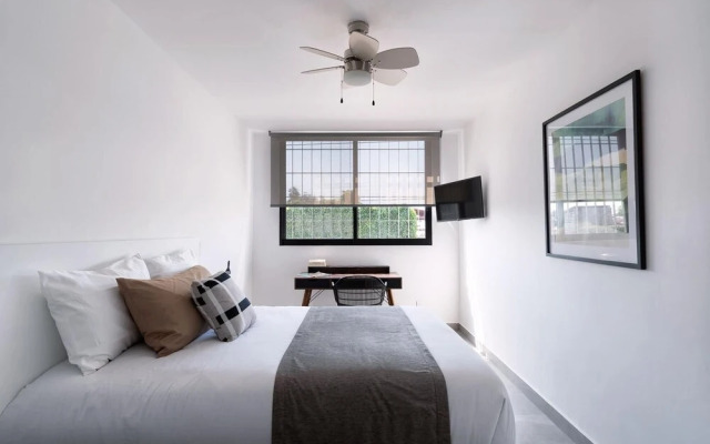 Modern Studio Apartment With Garden Entry