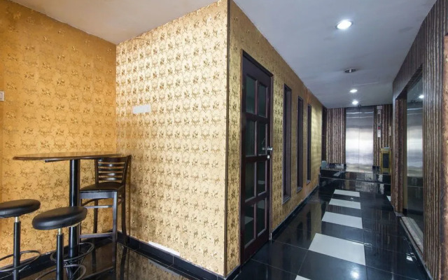 OYO 110 Cosmic Hotel