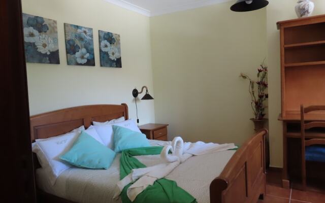 Lovely 3-bed House in Queimada Ideal for Families