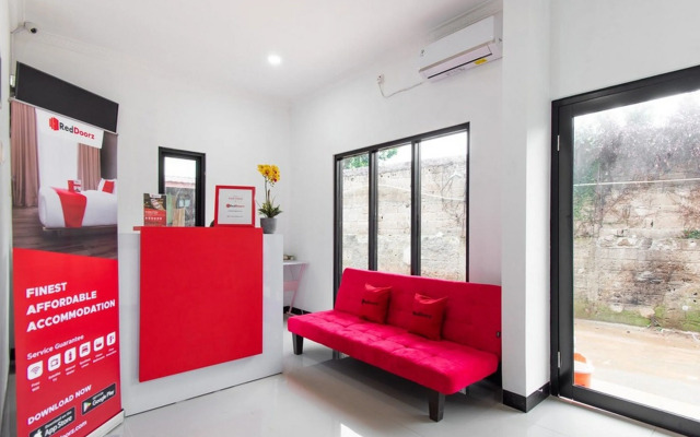 RedDoorz Plus near Trans Studio Cibubur 2