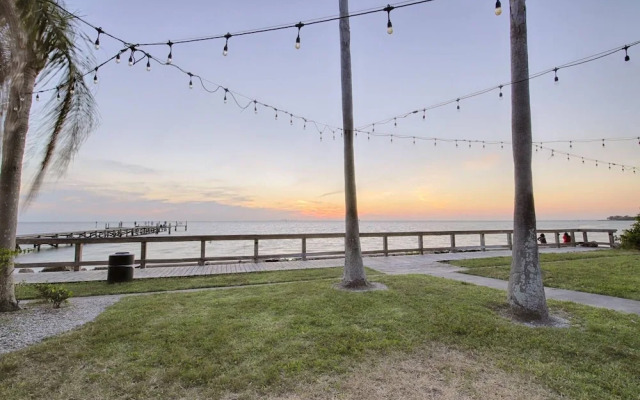 215 Little Harbor Inn