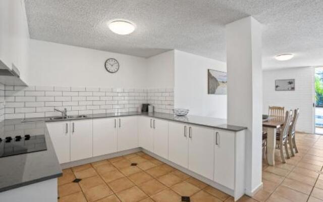 2/56 Lawson Street@Clarkes Beach