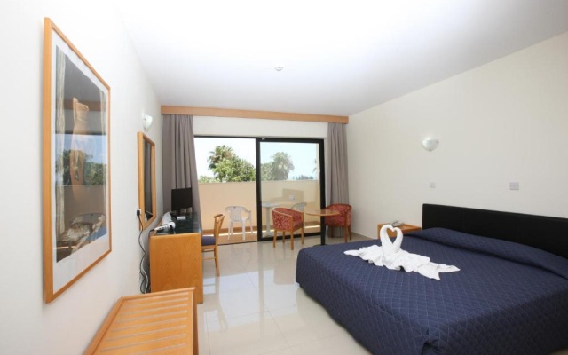 Twin room (twin beds)