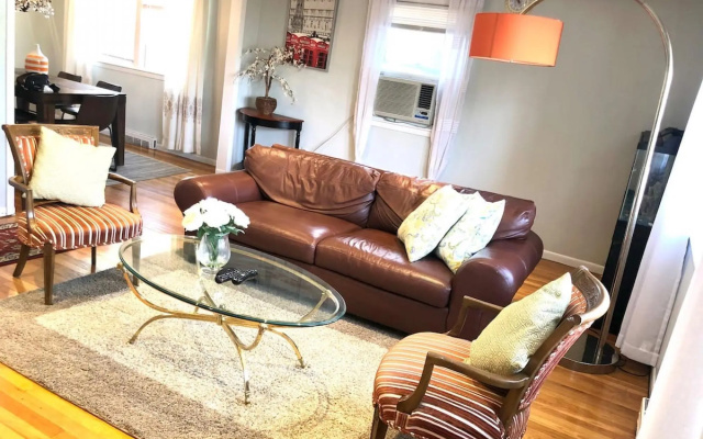 Comfortable safe 3bed flat near Boston