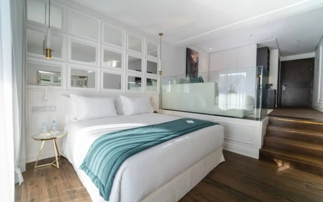 Petit Palace Suites Hotel