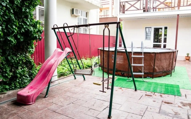 Guest House on ulitsa Uyutnaya
