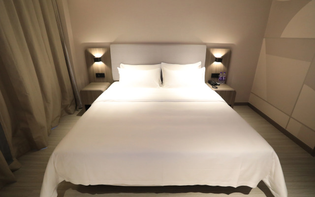HanTing Hotel (Huludao Yuhuang Mall)