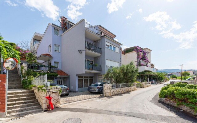 Amazing Apartment in Podstrana With Wifi and 2 Bedrooms