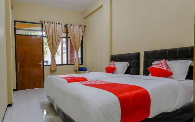 OYO 1342 Uniga Malang Family Residence
